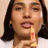 The Body Shop Born Lippy Lip Balm (10 ml, Broskyňový ľadový čaj)